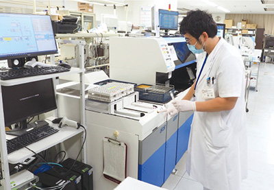 図2 SSを操作する畑山主査